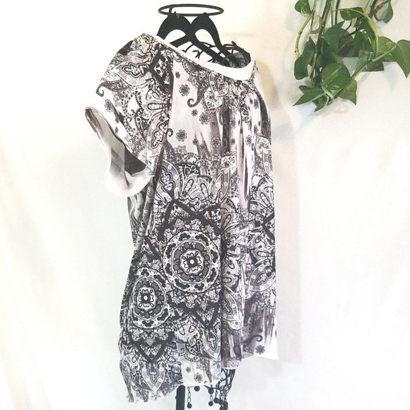 **SOLD** One World Flowing Printed Layered Top - Picture 4 of 6